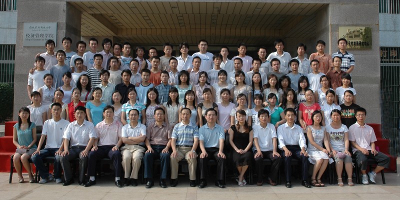 2007届经管学院工商管理专业毕业生合影.jpg