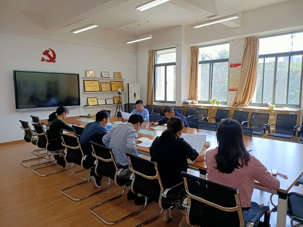 7a69a636e2ec4bdaaca8a9d15cf54577.jpg 就业工作专题会.jpg